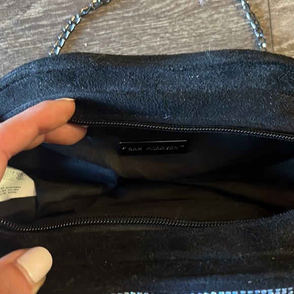 Brand New Lip Purse - Picture 3 of 3